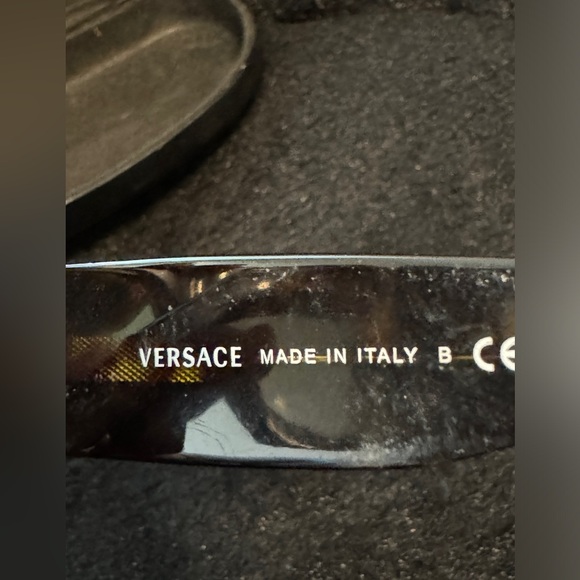 Vintage Versace in Versace case - Picture 3 of 3